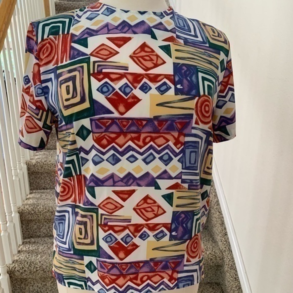 33 Dover St. Abstract print top with matching capris (free) with top purchase.
